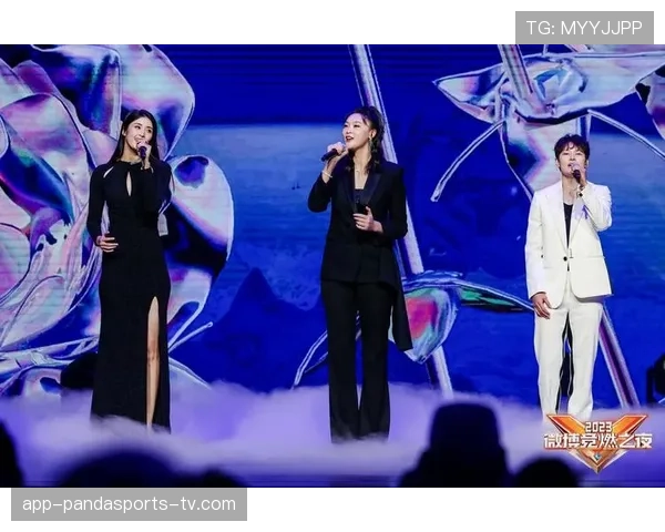 杨力维那日常造型和训练照怎么看都像隔壁家小姑娘，谁料场上简直番茄酱爆棚！