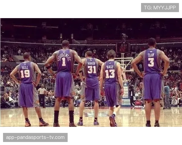 纳什挡拆组织比保罗更依赖无球跑动拉开进攻