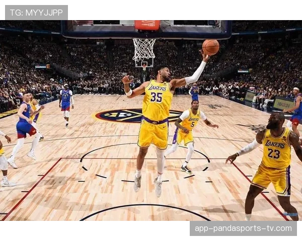 海耶斯通过挡拆创造空位投篮效率明显优于队友伍德